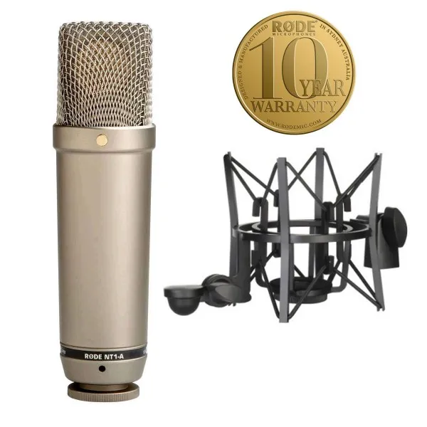 Micrófono de condensador Rode NT1-A vista del micrófono con el soporte anti golpes tipo araña y logo de garantía de 10 años