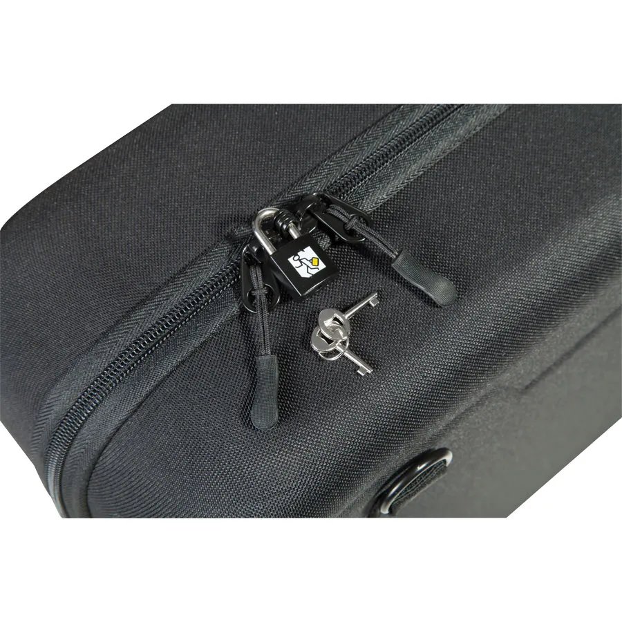 Detalle de la maleta de transporte para DJ en compuesto EVA de la marca Walkasse modelo W-MCB790V2 vista de los cierres con candado