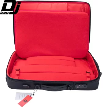 Bolsa DJBag K MiniMK2 para transporte de controlador DJ vista de cerca frontal estirada de la bolsa abierta