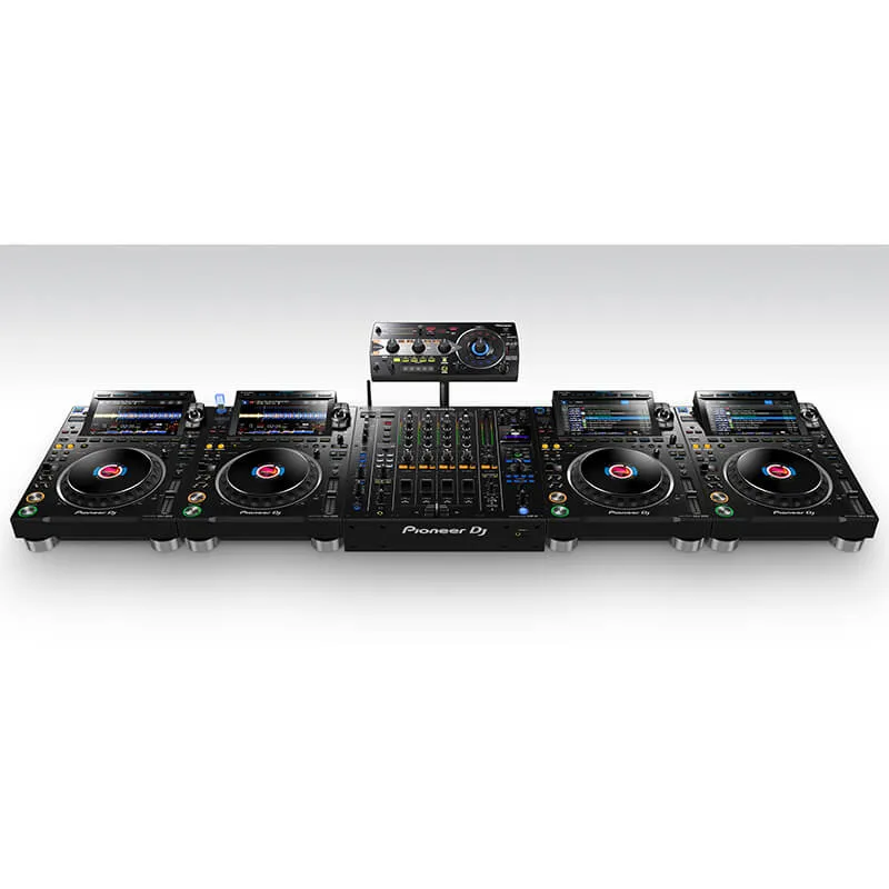 Mesa de mezclas Pioneer DJ DJM-A9 vista en set con otros equipos dj