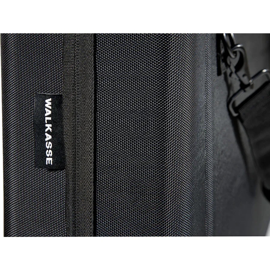 Detalle de la maleta transporte DJ en compuesto EVA de la marca Walkasse modelo W-MCB-DDJ-FLX10 vista del logo Walkasse