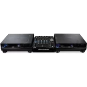Giradiscos DJ Pioneer DJ PLX-1000 vista en set con dos platos con la cubierta puesta y mezclador