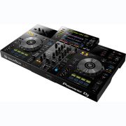 vista lateral 3D del controlador dj Pioneer XDJ-RR en color negro