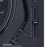 Giradiscos Technics SL 1210 MK7 detalle de la zona del pitch