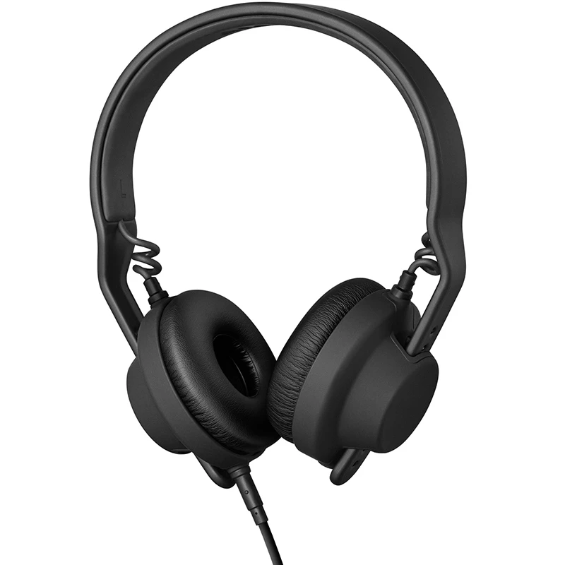 Auriculares DJ modulares AIAIAI TMA-2 DJ vista frontal ligeramente inclinados hacia la izquierda