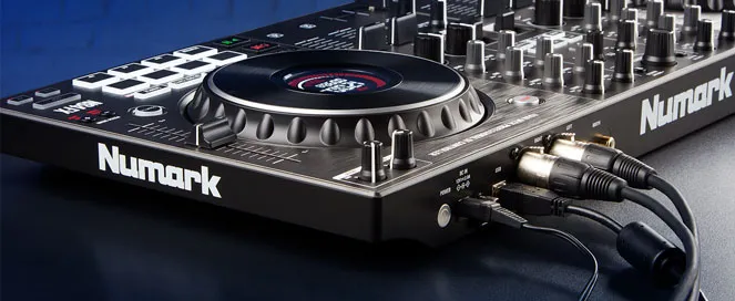 Controlador DJ profesional Numark NS4FX mezcla como un artista