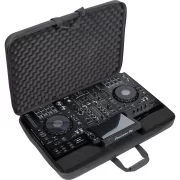 Maleta de transporte para DJ en compuesto EVA de la marca Walkasse modelo W-MCB790V2 vista abierta lateral a la derecha unos 30 grados con controladora en su interior