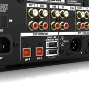 Reloop RMX 95 mesa de mezclas DJ profesional digital 4 canales más uno vista panel trasero detalle de conexiones USB