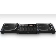 Mesa de mezclas rotativa AlphaTheta Euphonia formando un set con dos tocadiscos