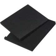 Vista de las dos cuñas aislantes de espuma acústica que vienen con el monitor de estudio activo KRK RP5G5