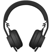 Auriculares inalámbricos AIAIAI TMA-2 MOVE. Se aprecia un diseño minimalista y elegante en color negro, con diadema acolchada y ajustable. Los auriculares cuentan con almohadillas suaves y cables enrollados que conectan las cápsulas al sistema.