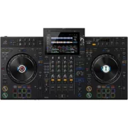 Vista superior del controlador DJ All-In-One AlphaTheta XDJ-XZ, con dos jog wheels grandes a los lados y una pantalla central táctil, junto a múltiples controles de volumen, efectos y pads de colores en la parte inferior.