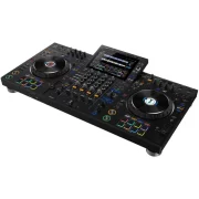 Vista angular del controlador DJ AlphaTheta XDJ-XZ desde el lado izquierdo, mostrando dos jog wheels grandes, una pantalla táctil inclinada y controles de efectos, volumen, ecualización y pads de colores iluminados.