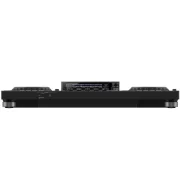 Vista trasera del controlador DJ AlphaTheta XDJ-XZ, mostrando todas las conexiones disponibles, incluyendo puertos de audio, entradas de micrófono, salidas de línea y conectores de alimentación y USB.