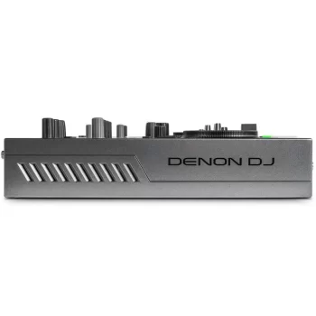 Vista lateral del controlador DJ Denon DJ PRIME GO, mostrando el diseño del chasis y las ranuras de ventilación.