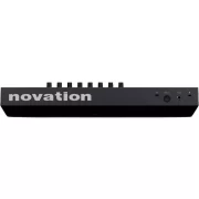 Teclado midi Novation Launchkey 25 MK4 vista frontal trasera
