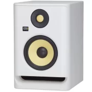 Monitor estudio activo KRK RP5G5 en color blanco vista semi lateral.