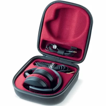 Estuche de transporte y protección abierto con los auriculares profesionales Focal Listen Pro dentro.