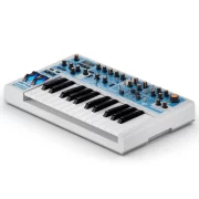 Sintetizador-Novation Bass Station II SWIFTY EDITION vista lateral semi cenital.