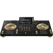 Vista frontal en perspectiva del XDJ-AZ-N de AlphaTheta destacando los jog wheels dorados y la interfaz profesional heredada de la gama CDJ.