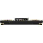 Perfil frontal delgado del controlador AlphaTheta XDJ-AZ-N mostrando la ubicación de las conexiones de auriculares y el acabado metálico.