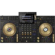 Vista cenital completa del AlphaTheta XDJ-AZ-N con platos dorados, mezclador central de 4 canales y pantalla táctil de alta resolución.
