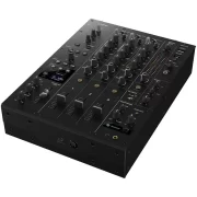 Vista lateral de la mesa de mezclas DJ AlphaTheta DJM-V5 con diseño compacto, chasis sólido y disposición profesional de controles.