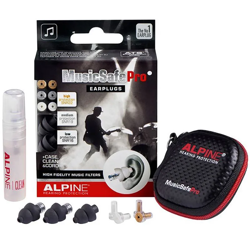 Caja de tapones de protección auditiva Alpine MusicSafe Pro junto a su estuche negro de cremallera, spray limpiador, filtros intercambiables y tapones de silicona.