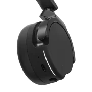 Detalle inferior de la cúpula del auricular AlphaTheta HDJ-F10 mostrando la entrada de carga USB-C, toma de auriculares por cable y línea luminosa guía.